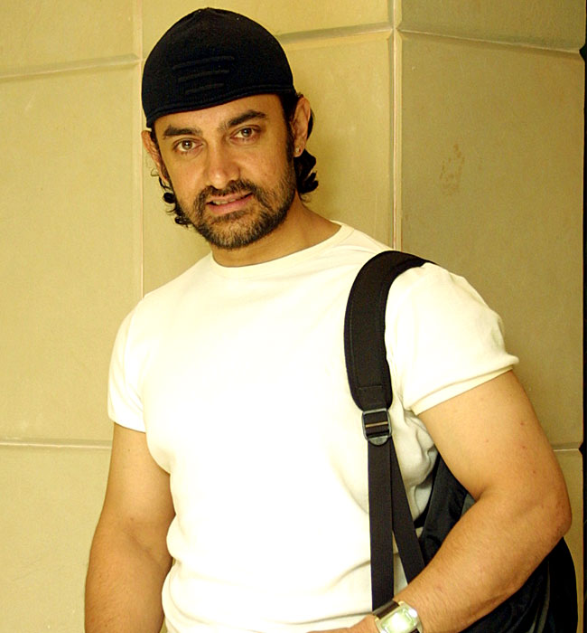 Aamir Khan Embarrasses Ashutosh